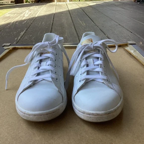 Adidas Stan Smith white with gold trim sneakers, size 5.5 - Picture 3 of 8